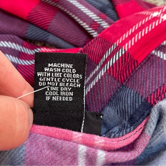 Rue 21 NWT Red Navy Plaid Button Down Shirt. Women's size XS. - Picture 12 of 12